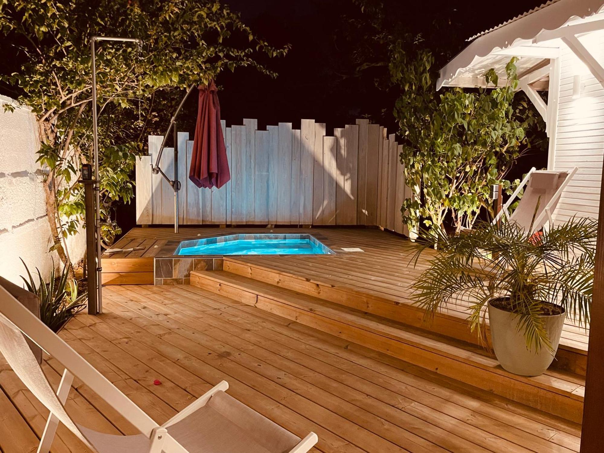 Les Coulirooms - Suite Avec Jacuzzi Et Grande Terrasse Sainte-Anne  Exterior photo